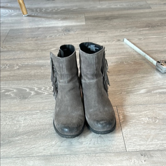Grey Fringe Boots - Picture 2 of 8
